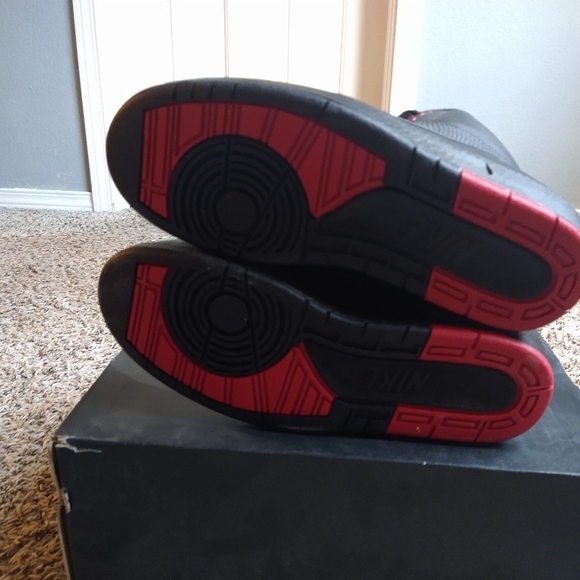 Jordan retro 2 main image 4